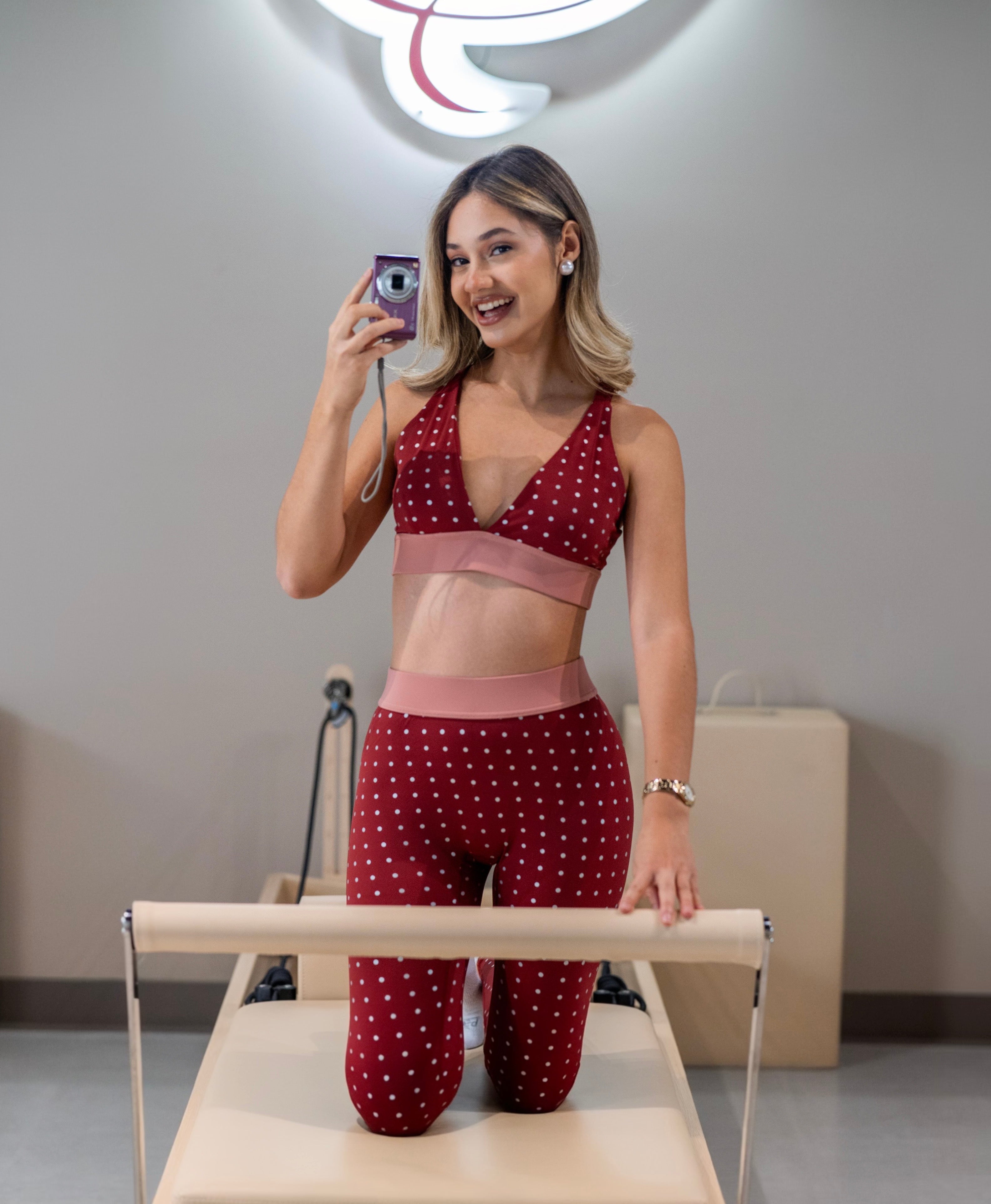 Conjunto Luna NÜMA, set deportivo de top y legging con estampado de puntos